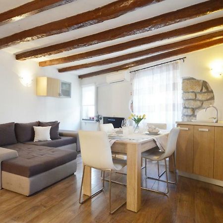 Apartment Eleni ロヴィニ エクステリア 写真