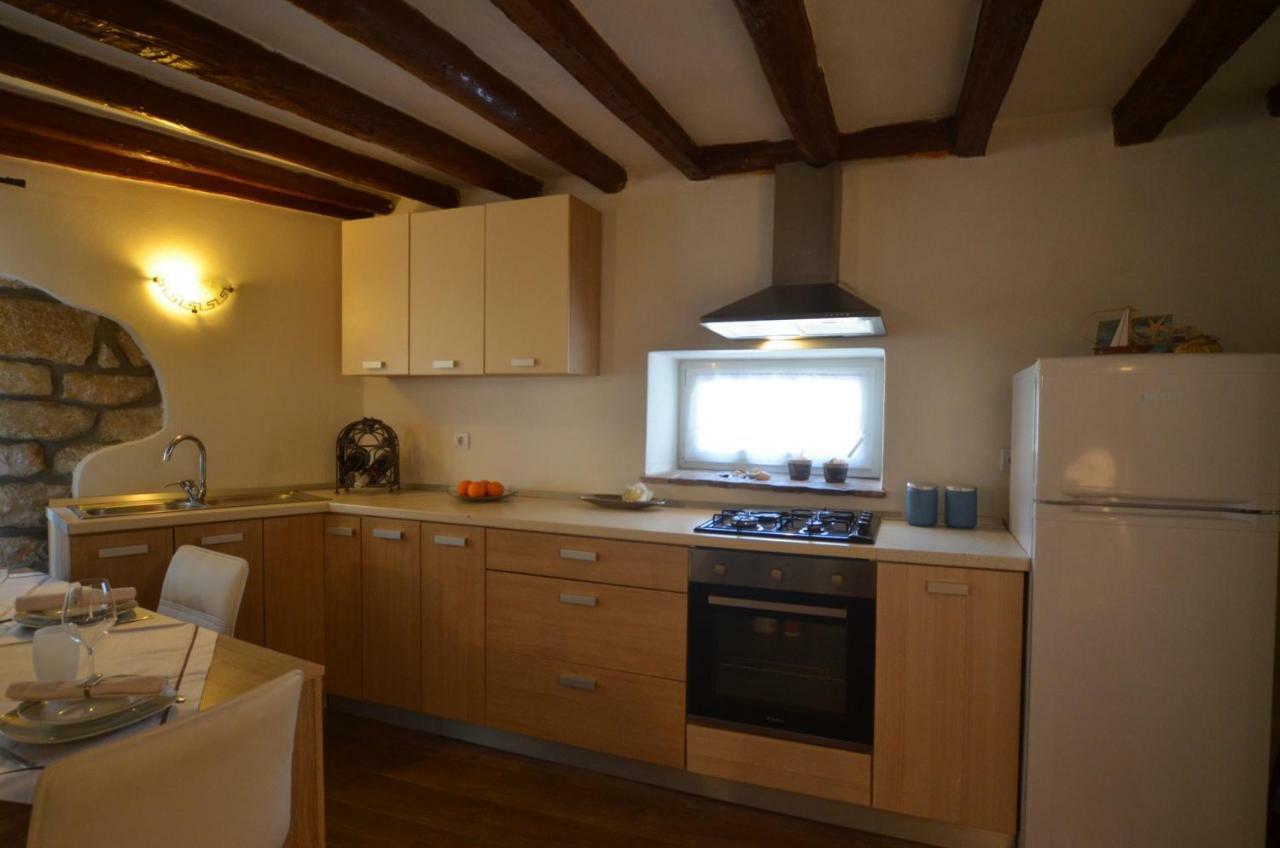 Apartment Eleni ロヴィニ エクステリア 写真